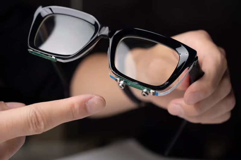 عینک‌های مجهز جدید، دستورات صوتی کاربران را می‌خوانند 1