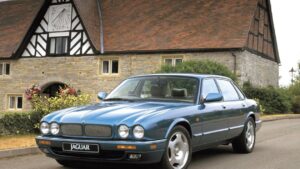  XJR-X300 یکی از تولیدان مشهور جگوار 