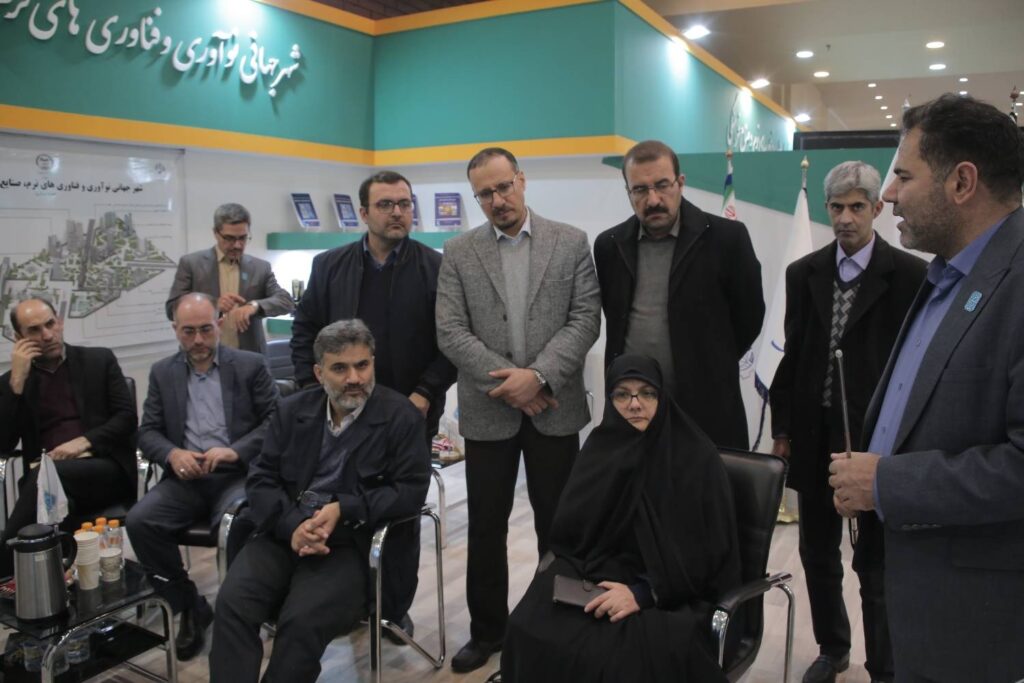 معاون هماهنگی و امور مجلس جهاد دانشگاهی و جمعی از روسای واحدهای این نهاد طی نشستی با رئیس و مدیران پارک ملّی علوم و فناوری‌های نرم و صنایع فرهنگی جهاد دانشگاهی