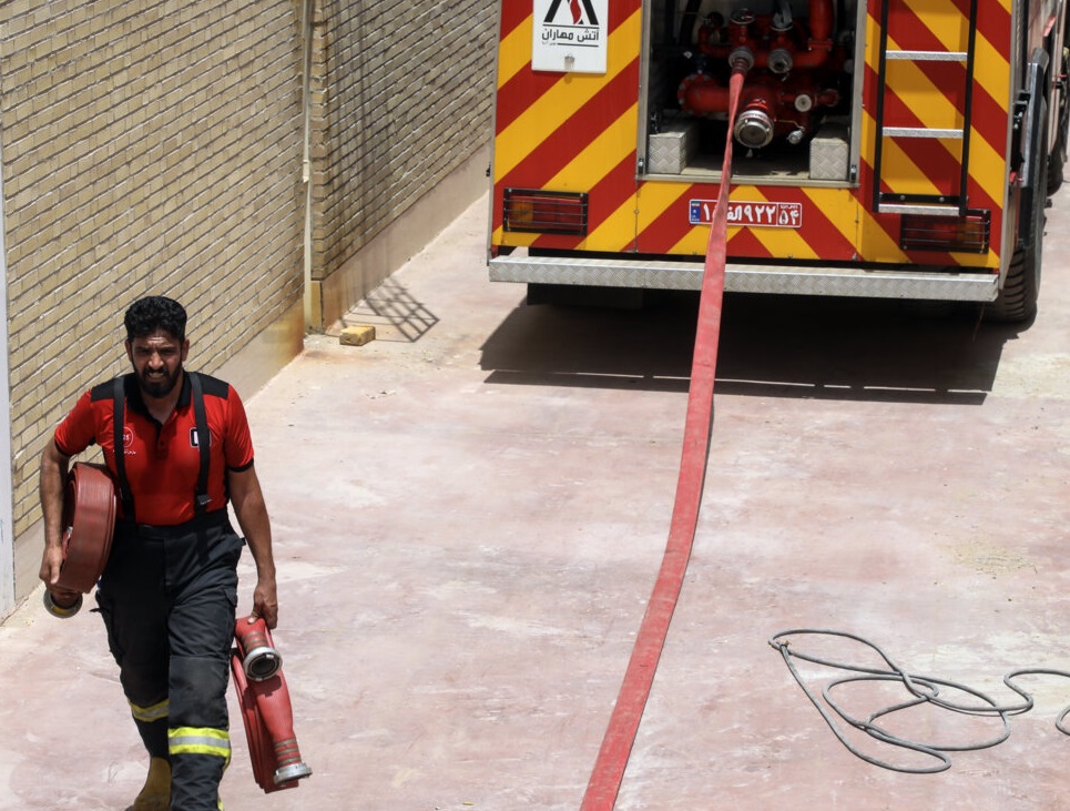 طراحی لباس هوشمند آتش‌نشانی در یک شرکت دانش‌بنیان