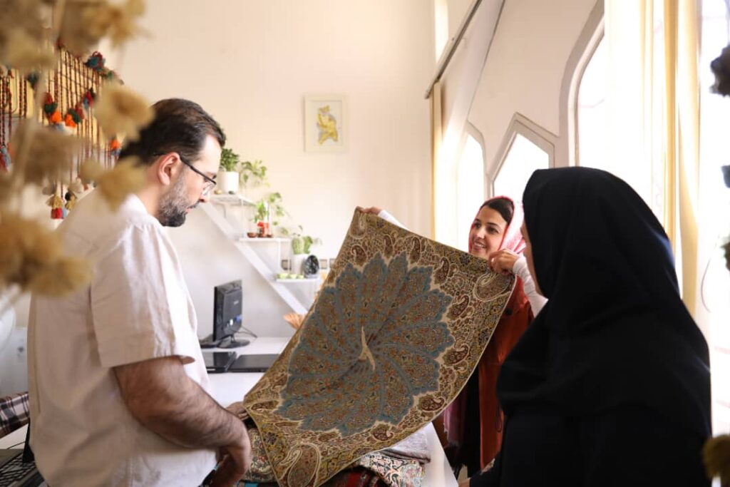 
محمدحسین آشتیانی، دبیرکارگروه توسعه صنایع خلاق معاونت فناوری و نوآوری وزات علوم،تحقیقات و فناوری
