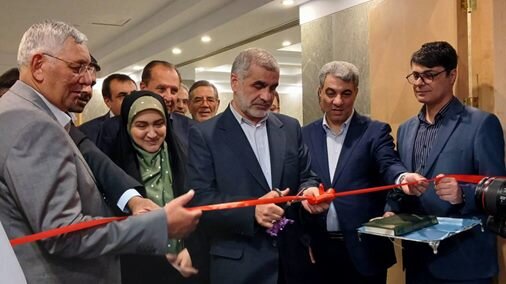 علی نیکزاد، نایب رئیس مجلس شورای اسلامی در نمایشگاه دستاوردهای فناورانه پارکهای علم و فناوری کشور در حوزه محیط زیست