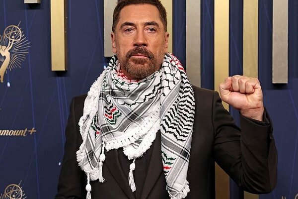 خاویر باردم بازیگر مطرح اسپانیایی در حمایت از فلسطین با چفیه روی فرش قرمز